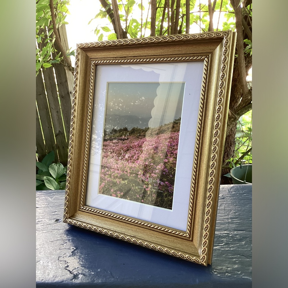 Isaac Jacobs Golden Rectangular Picture Frame Fits 7in x 9in Photo